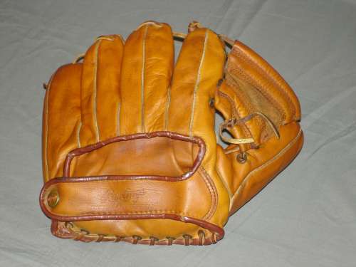 Mickey Mantle Rawlings MM8 Back